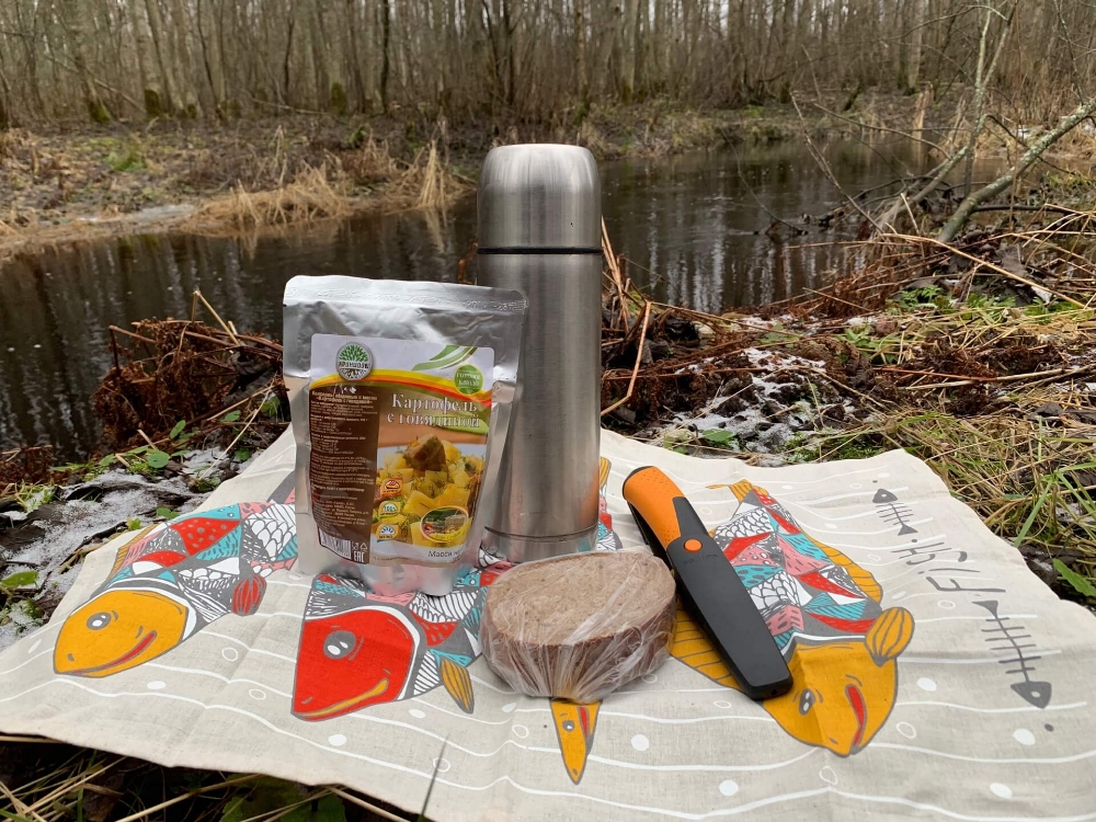 Перекус с чаем из термоса